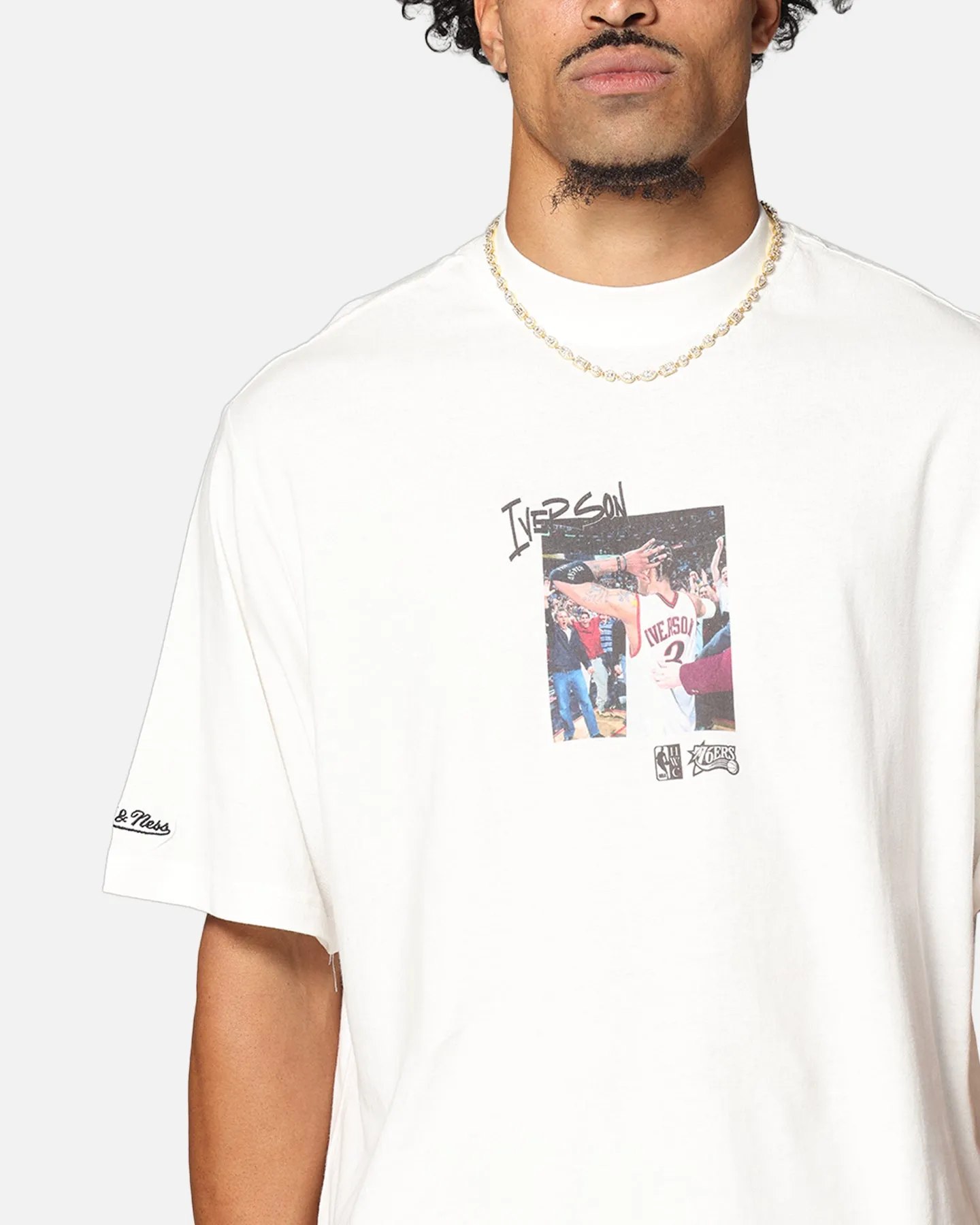 Mitchell & Ness Philadelphia 76ers Allen Iverson Pre & Post Game T-Shirt Vintage White