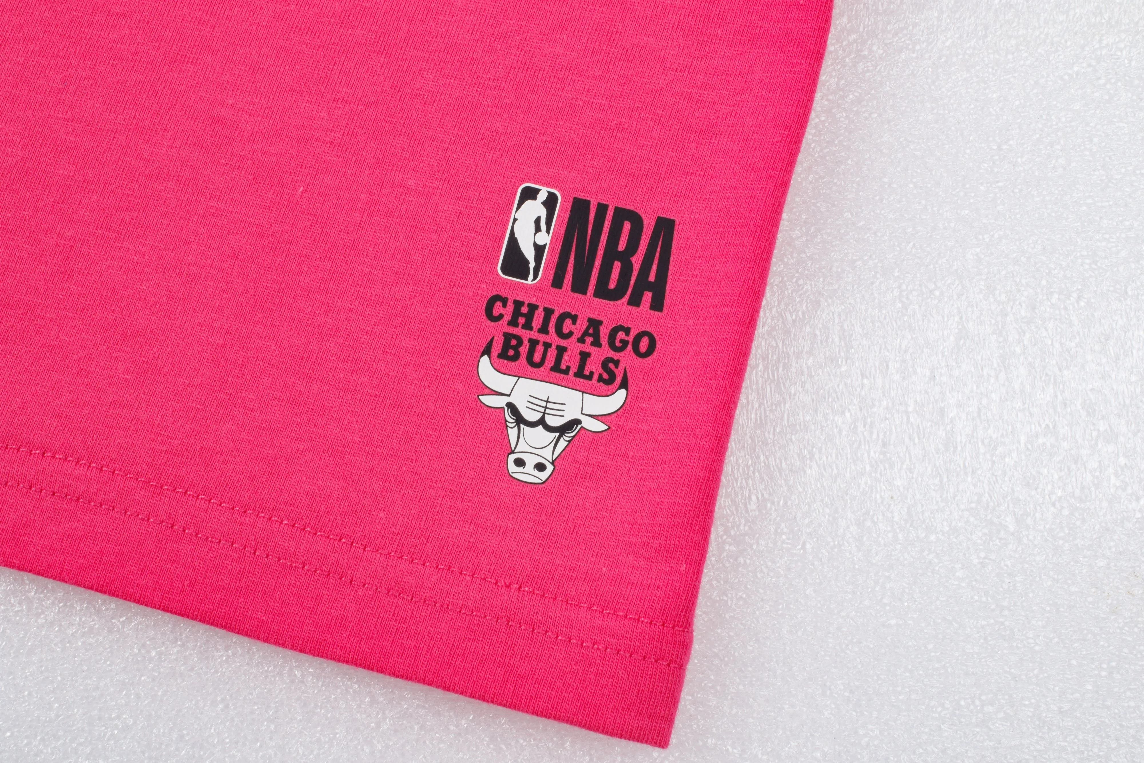 NBA Wordmark Embroidery Boxy Fit Cropped Top - PINK BULLS