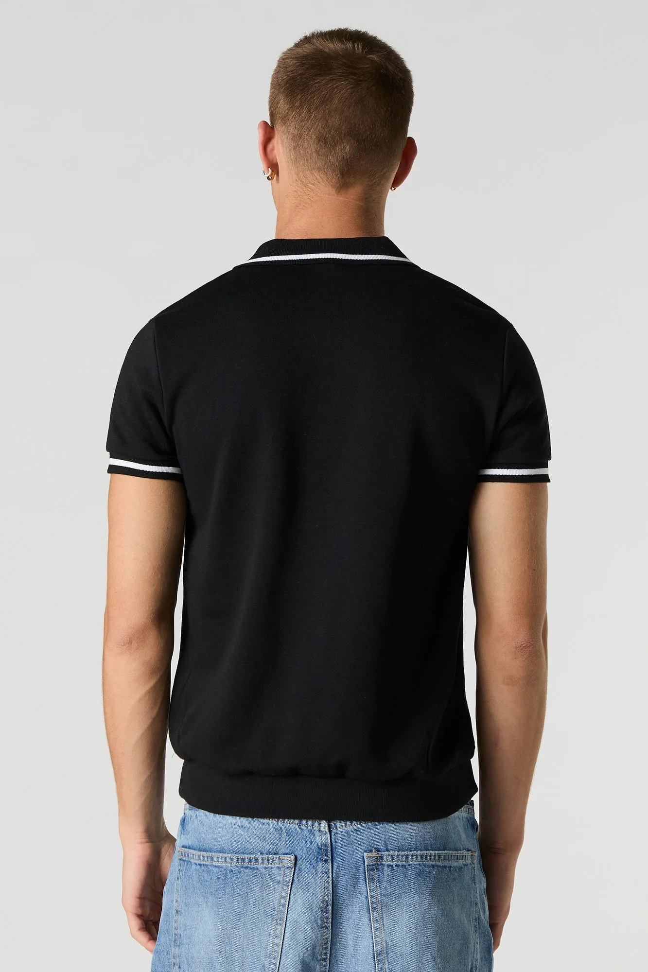 Polo avec rayures contrastantes