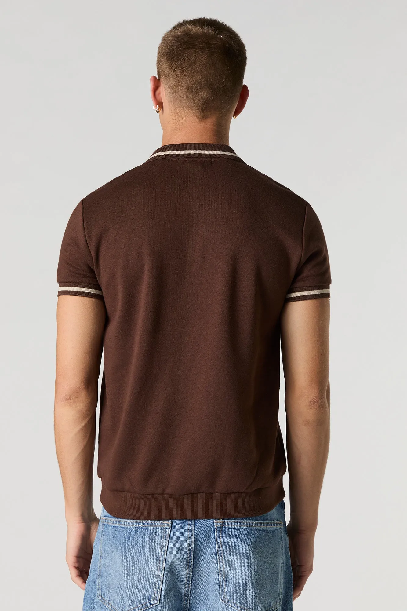 Polo avec rayures contrastantes