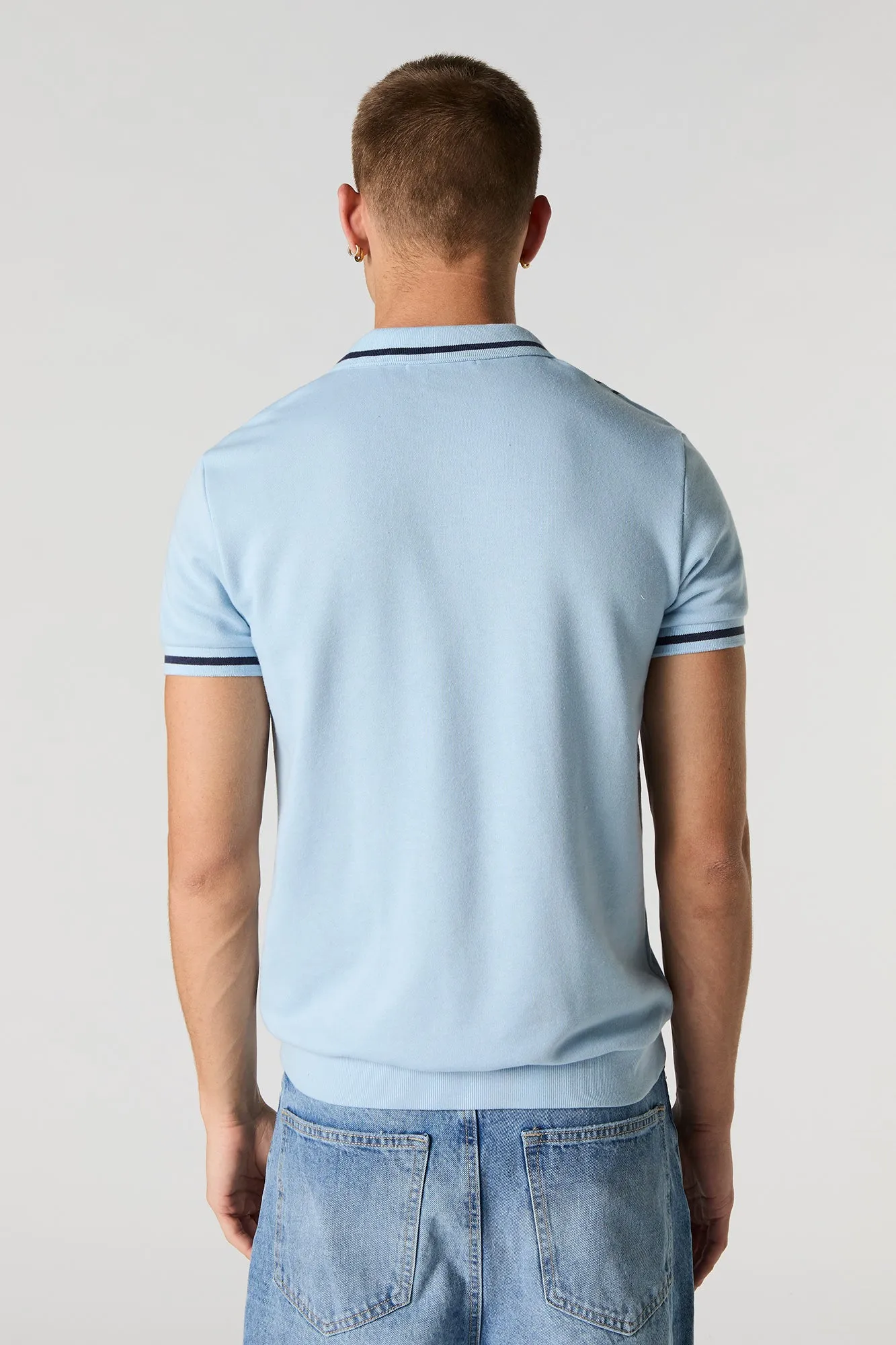 Polo avec rayures contrastantes