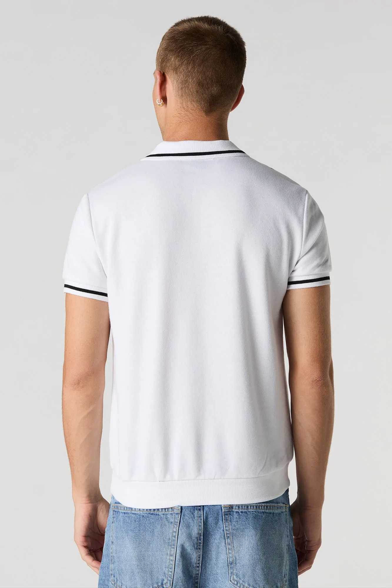 Polo avec rayures contrastantes